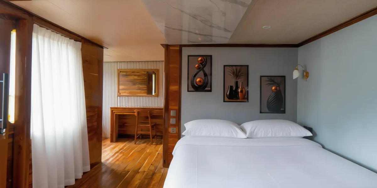 Master Cabin Naturalia Cruise Phinisi Boat Charter | Komodo Tour | Komodo Luxury