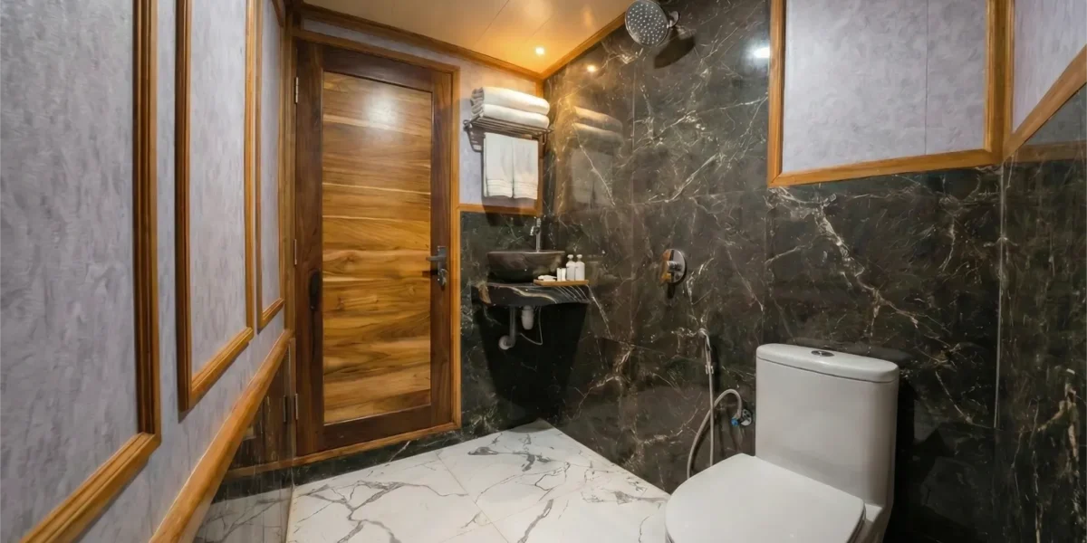 Suite Cabin 1 Bathroom Naturalia Cruise Phinisi Boat Charter | Komodo Tour | Komodo Luxury