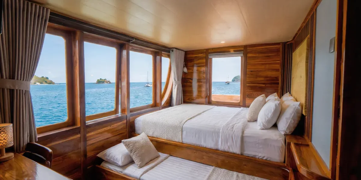 Suite Cabin 2 Naturalia Cruise Phinisi Boat Charter | Komodo Tour | Komodo Luxury