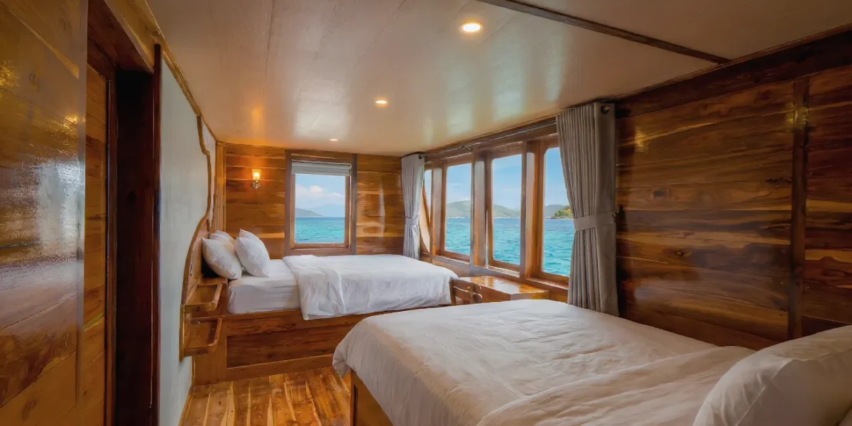 Suite Cabin 3 Naturalia Cruise Phinisi Boat Charter | Komodo Tour | Komodo Luxury
