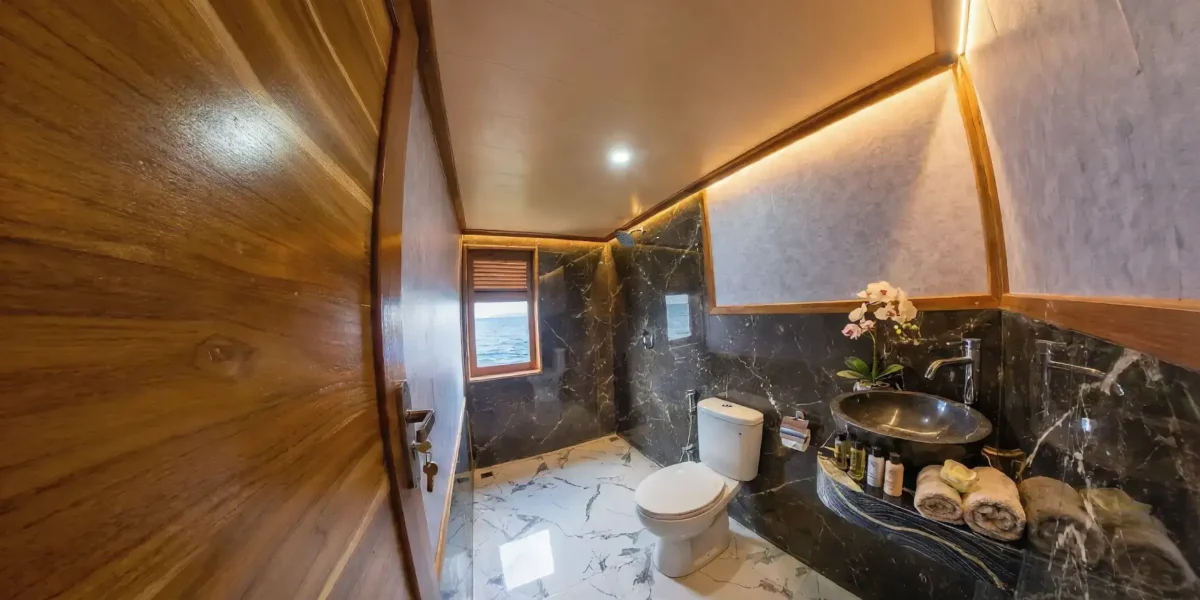 Suite Cabin 3 Bathroom Naturalia Cruise Phinisi Boat Charter | Komodo Tour | Komodo Luxury