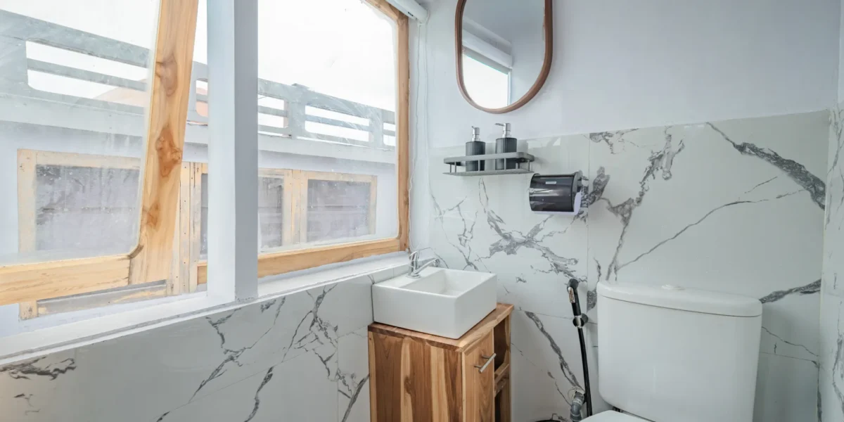 cabin 2 bathroom Ahsana Liveaboard boat charter4