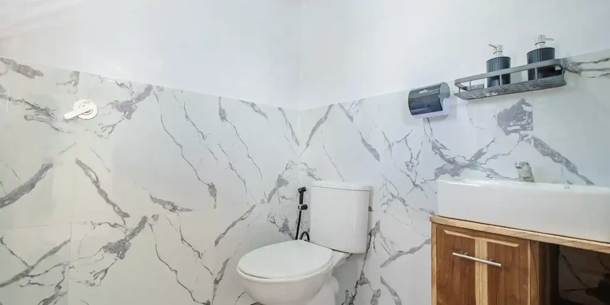 cabin 3 bathroom Ahsana Liveaboard boat charter