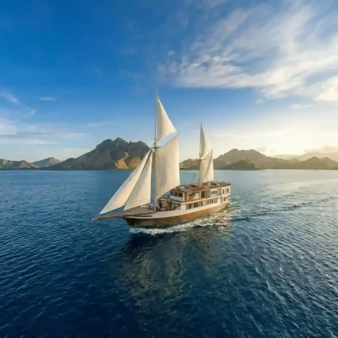 Blessing Cruise Exterior | Komodo Tour | Komodo Luxury