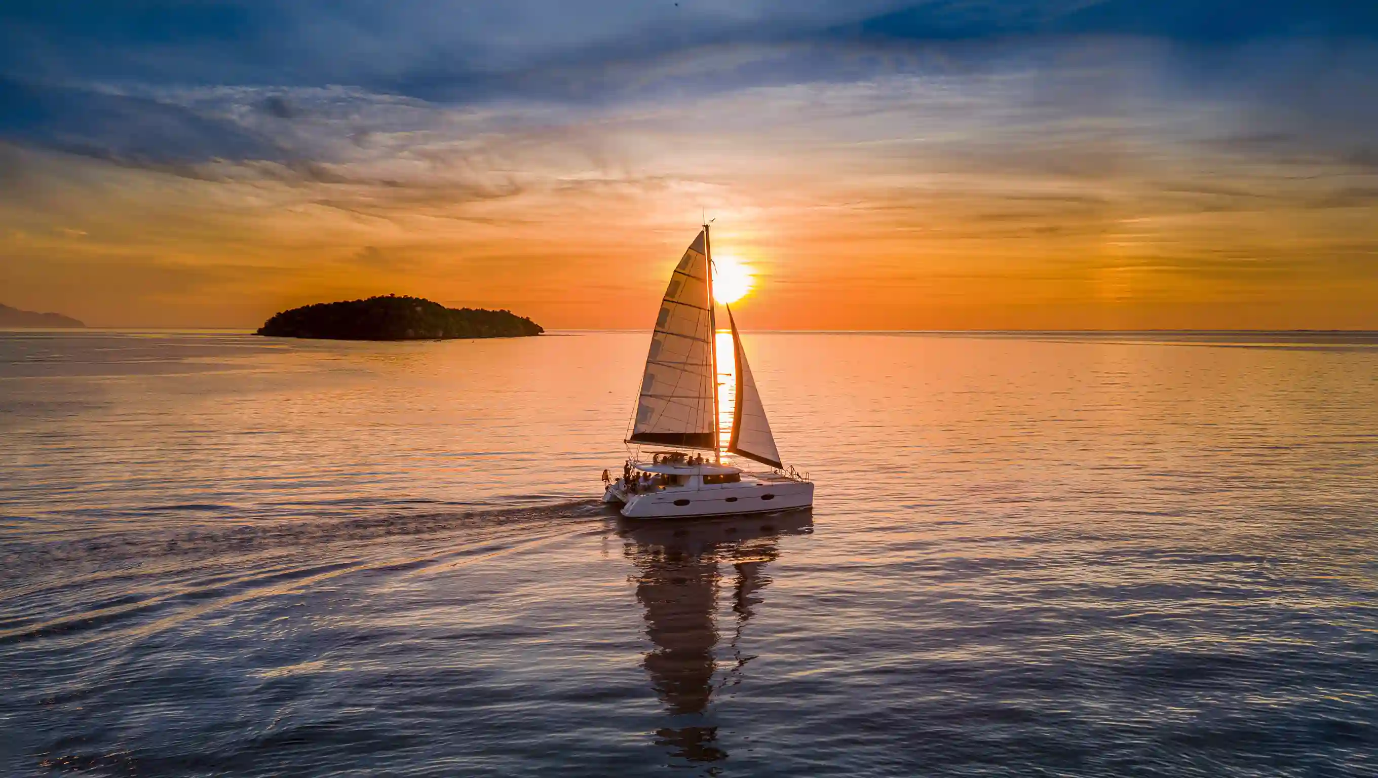 Luxury Catamaran Charter in Komodo | Catamaran in Komodo National park | Komodo Luxury