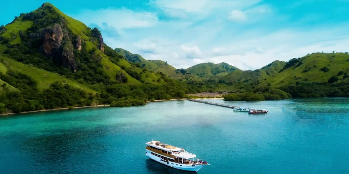 Why Most Komodo Trips Start on Friday? Find the Reason Here!