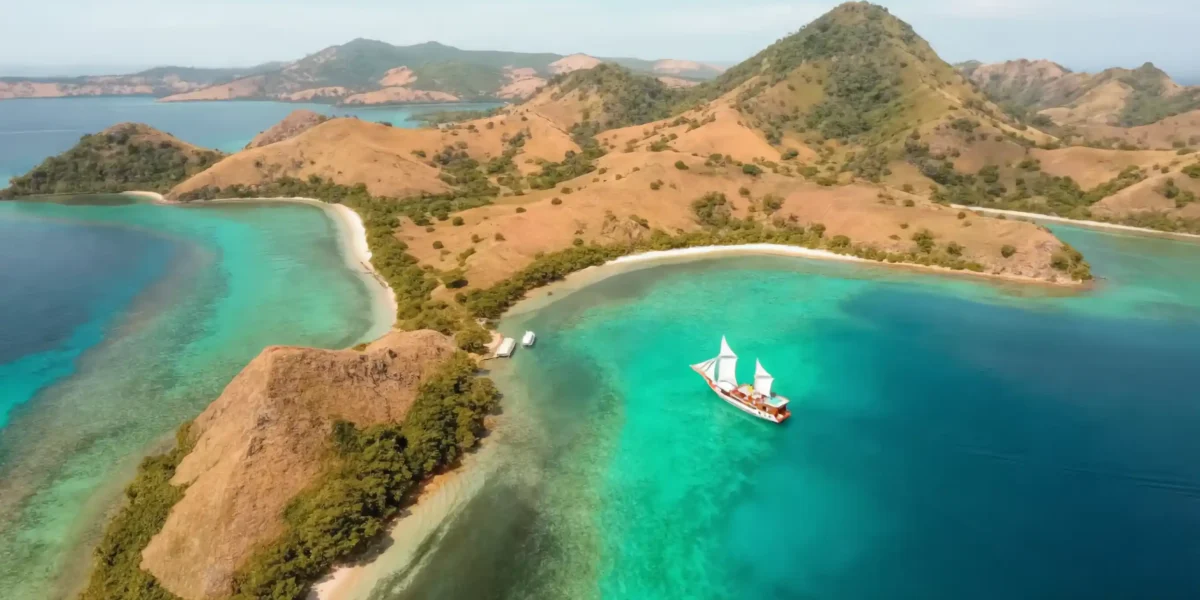 Best Time to Sail from Lombok to Komodo: Complete Month-by-Month Guide