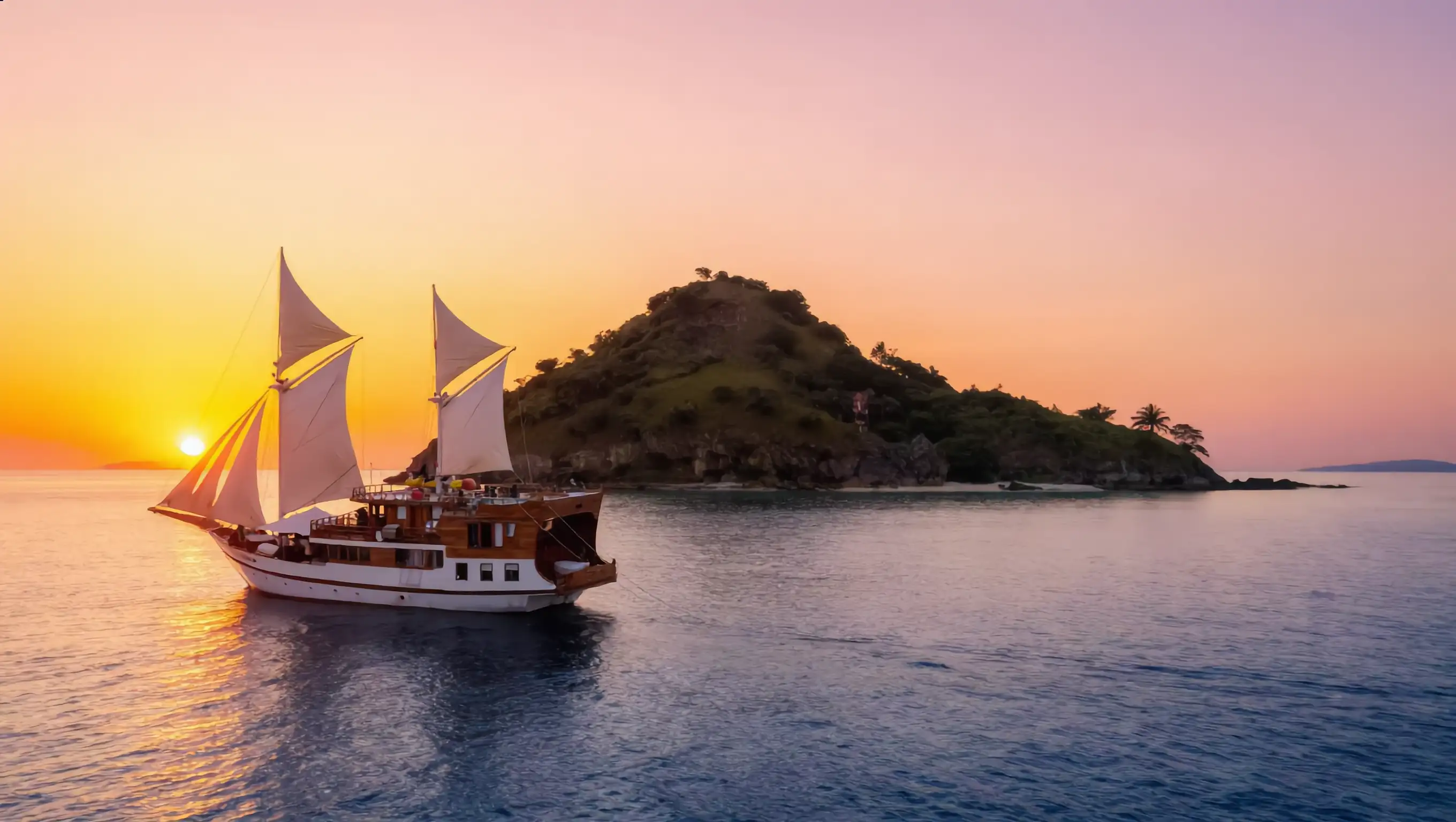 Sailing Phinisi on Lombok Trip with Komdoo Luxury