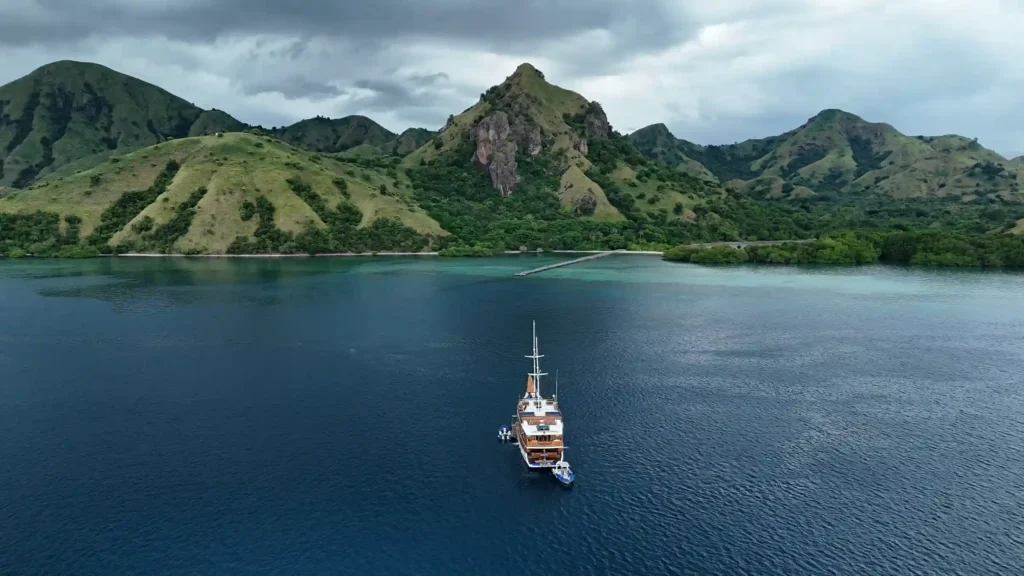 Sailing Komodo National Park | Komodo Luxury