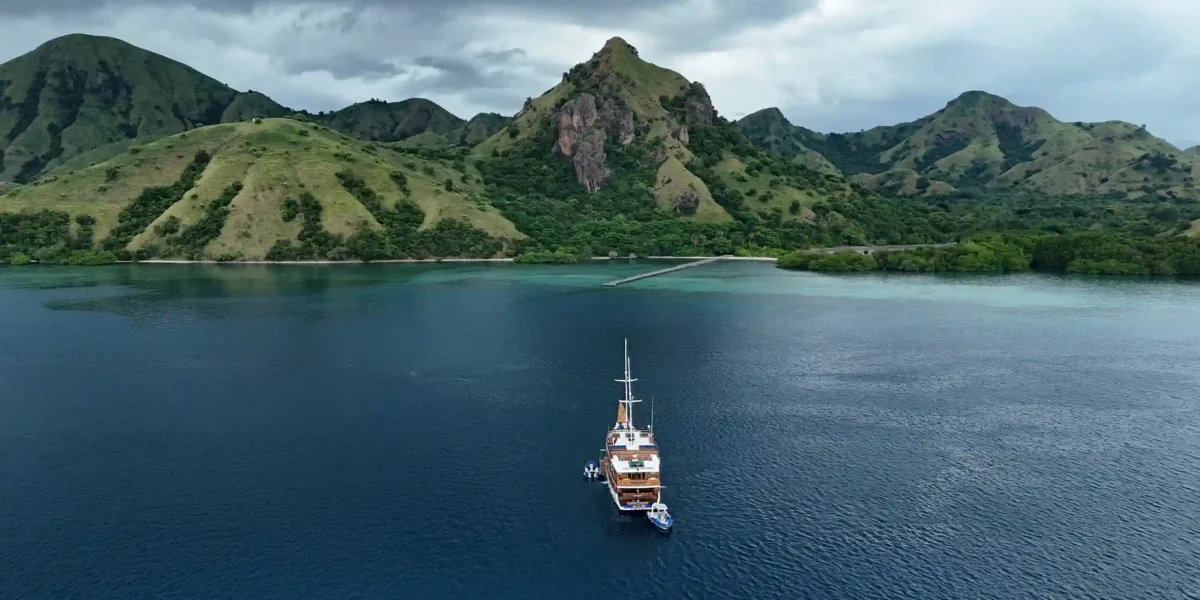 How to Plan a Private Yacht Charter Komodo Itinerary: A Complete Guide for a Seamless Journey