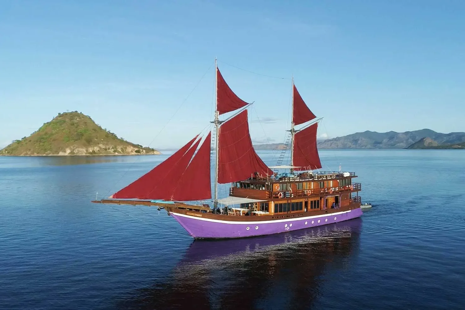 Neomi Liveaboard
