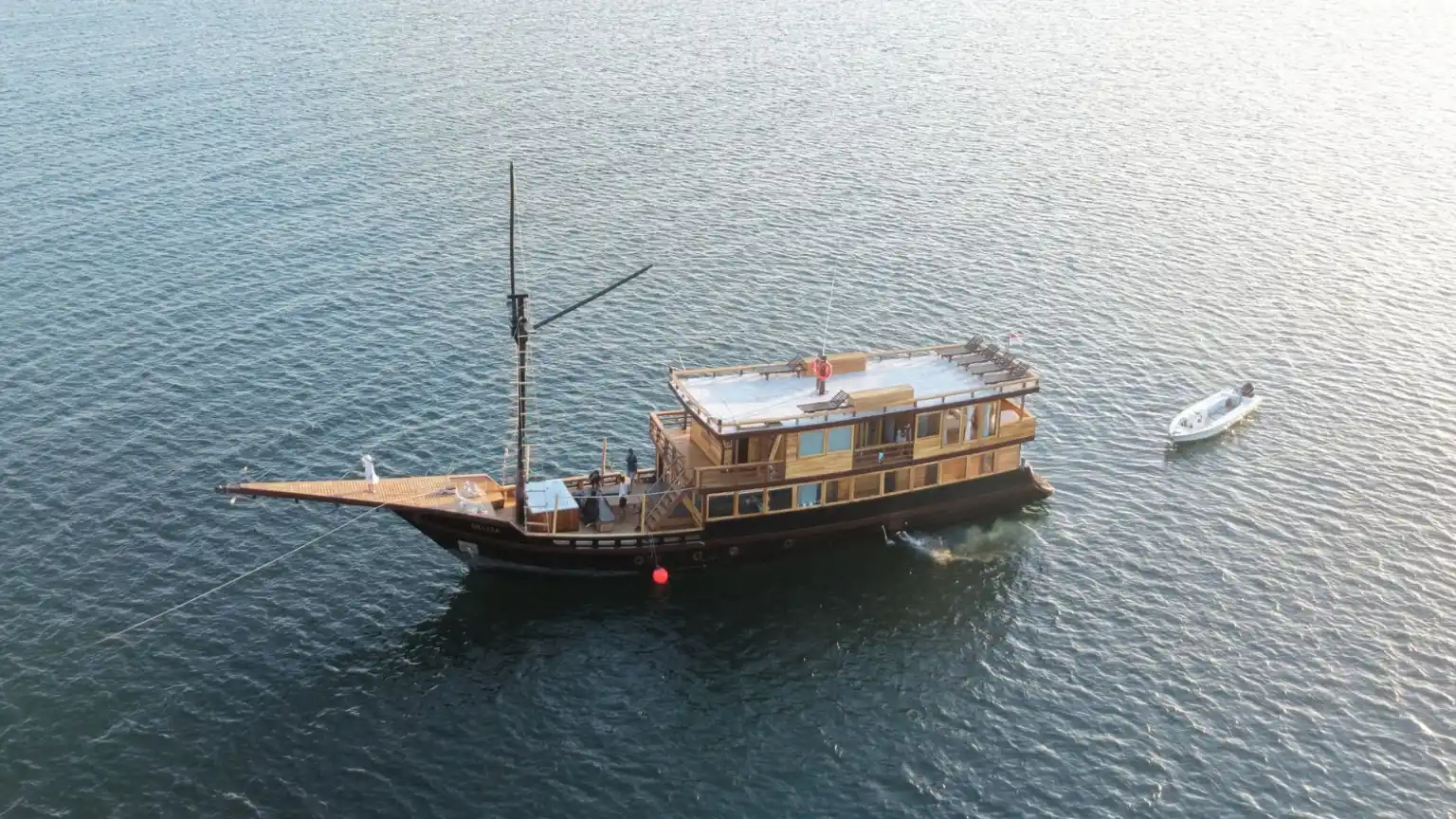 Delisa Phinisi Exterior | Komodo Luxury